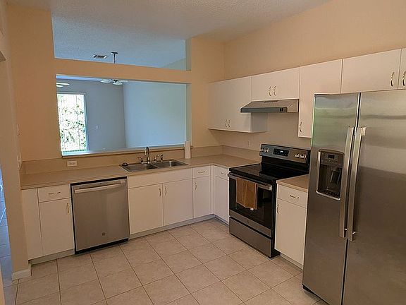 5th image of 223 Foxtail Dr APT F