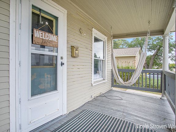 2nd image of 2333 Lakeshore Dr