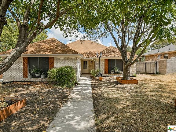 2nd image of 4901 Shawn Dr