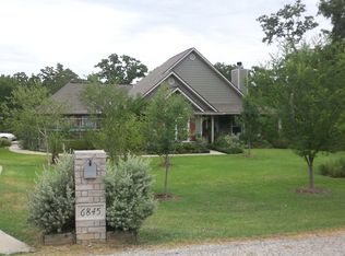 6845 Wooded Dr, College Station, TX 77845