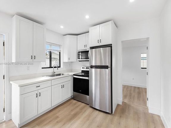 5th image of 2-1918 Taft St #2