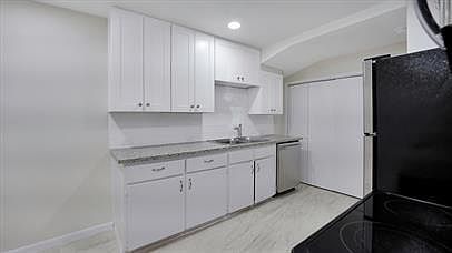 2nd image of 542 Thorain Blvd #1