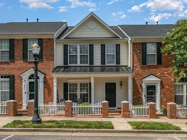 949 Coolsprings Ln, Rock Hill, SC 29730