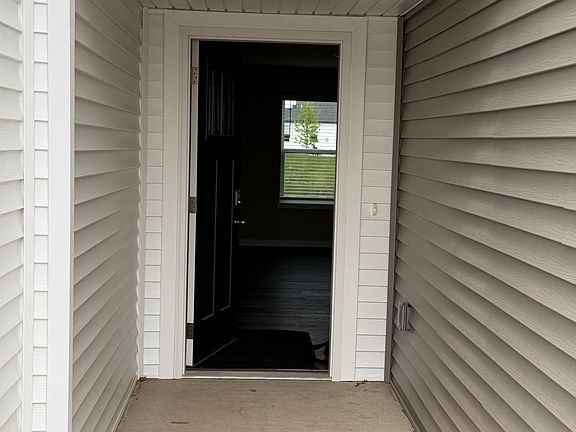 3rd image of 17021 Persimmon Ln