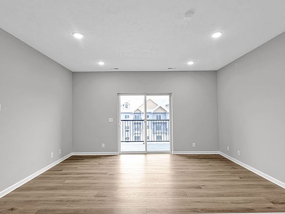 5th image of 18689 Oakmont Dr #18659-311