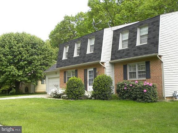 3rd image of 10422 Headly Ct