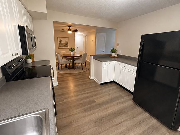 5th image of 721 Wilfert Dr