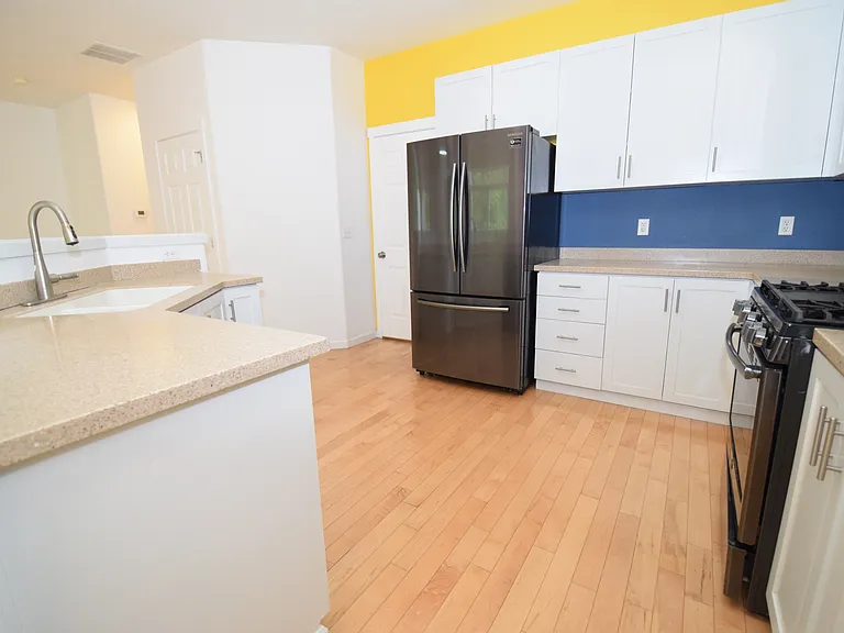 432 NE 57th Ave — Photo 7