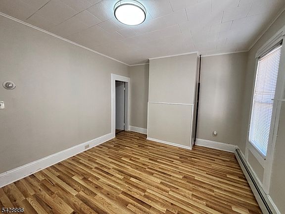 4th image of 288 Totowa Ave
