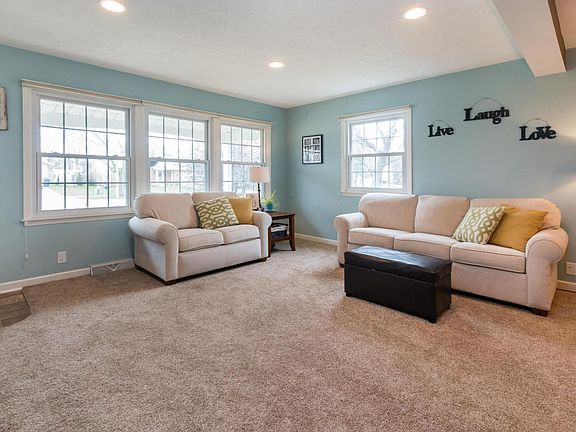 3rd image of 1031 Colonial Ct