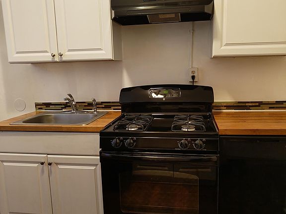 5th image of 511 Laurens St