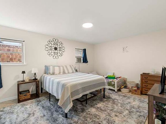 4th image of 219 South St #0