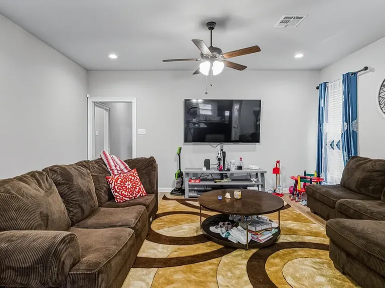 200 Briar Patch Dr — Photo 2