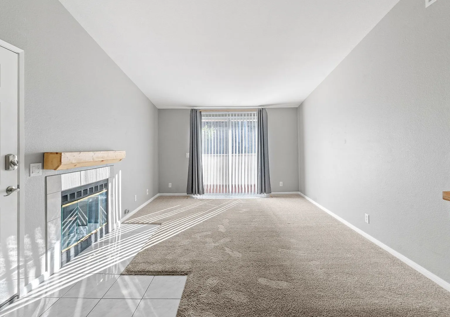 Rancho San Diego- Beautiful Mirasol Complex- 2 Bed / 2 Bath Upstairs Condo W A/C, Laundry + Parki... — Photo 2