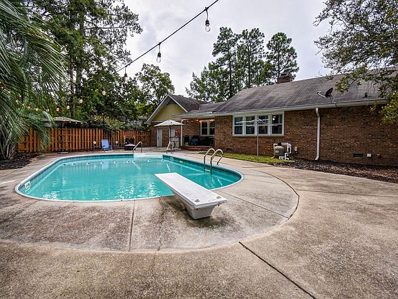 2nd image of 208 Cedar Vale Dr