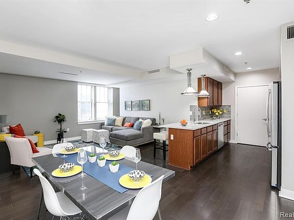 3rd image of 525 W Lafayette Blvd #15C