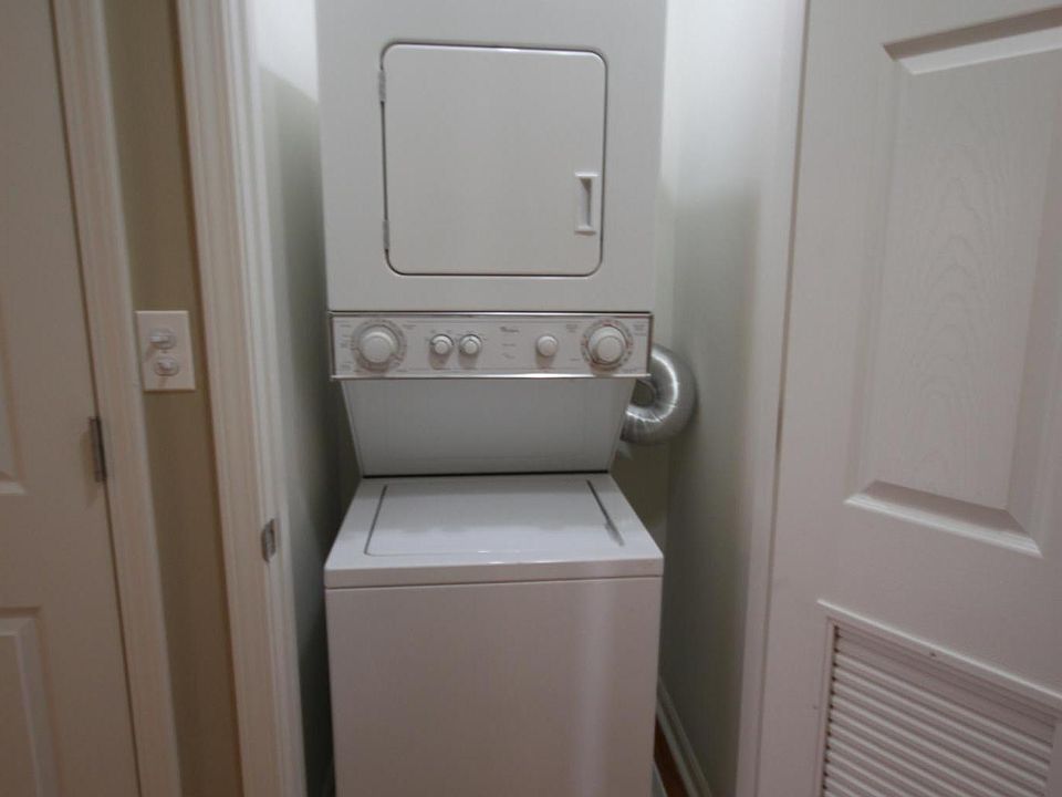 1st image of 1959 N Kenmore Ave #1