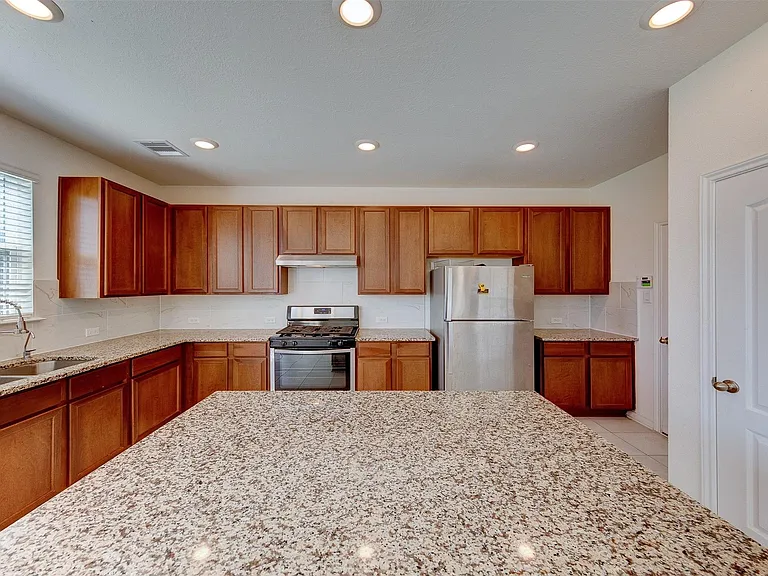 7218 Bakersfield Ct — Photo 10