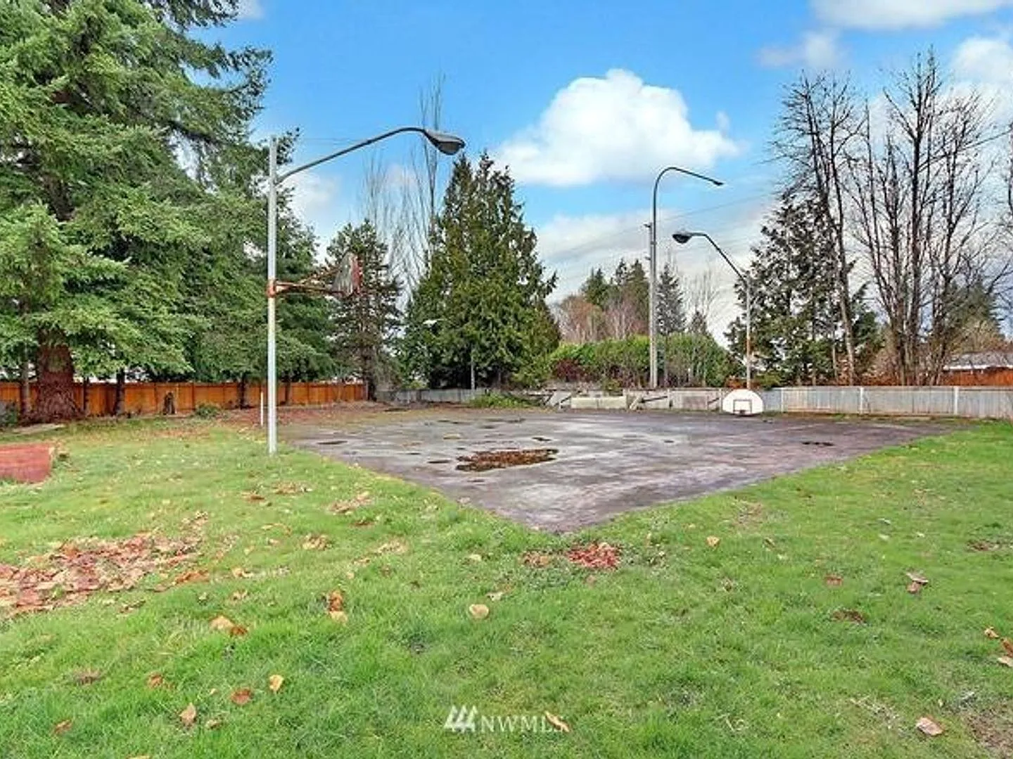 3 Bedroom Single Family Home in Everett with bonus room -Huge lot — Photo 2