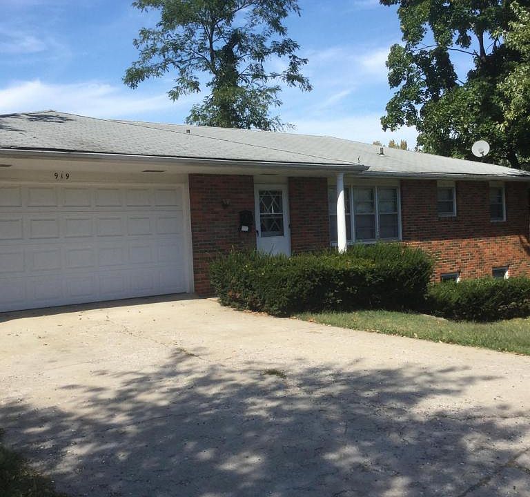 2nd image of 919 Sondra Ave