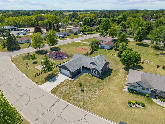 4th image of 65 Shore Dr