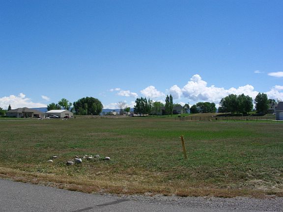 3rd image of 60833 Logan Lane