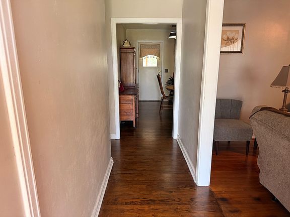 2nd image of 654 Bloedel Ave