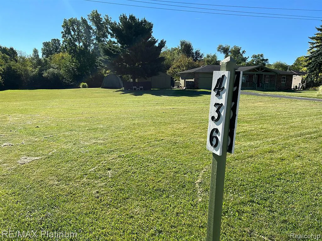 436 E Shore Dr photo 1