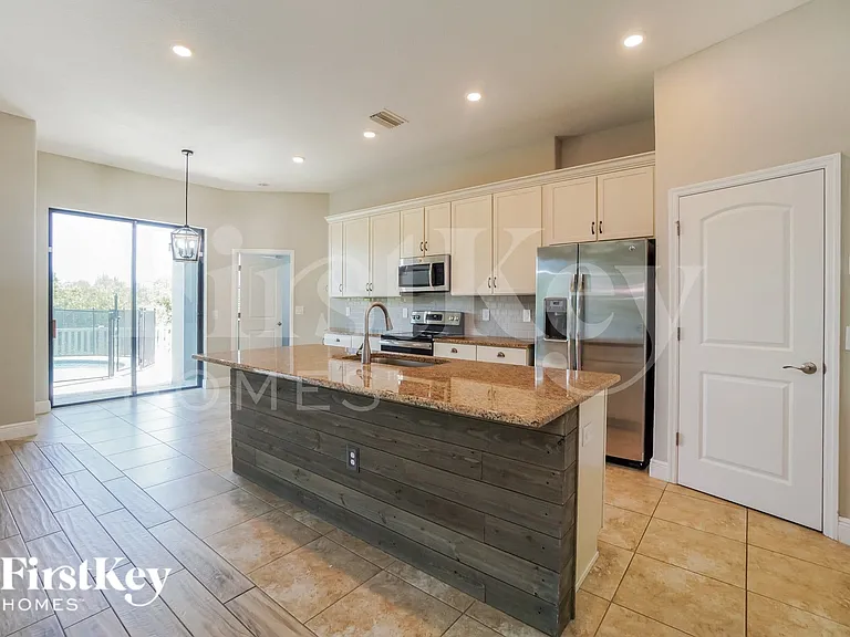 12414 Drakefield Dr — Photo 4