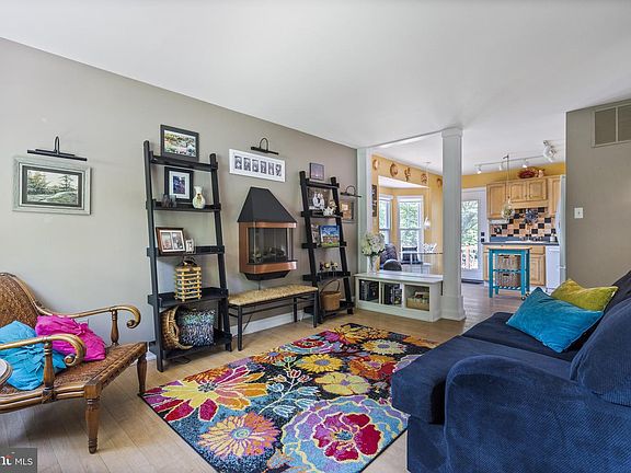 2nd image of 933 Kinhart Ct