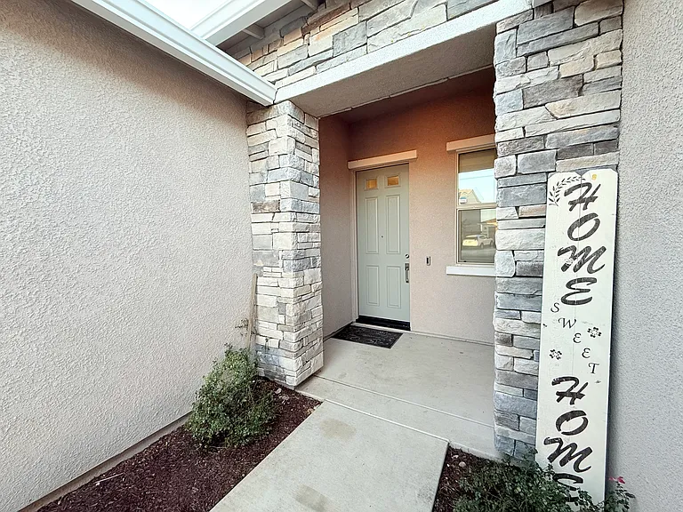 12920 Knightsbrook Ave — Photo 2
