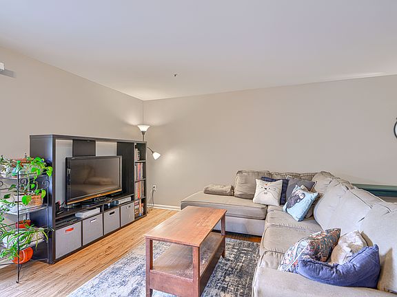 Living room w/ neutral paint