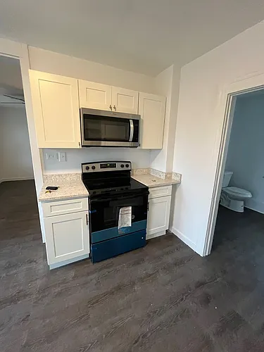 2100 Halstead Ave #4 Photo 1