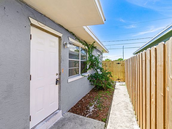 2nd image of 512 NW 11th Ave #512
