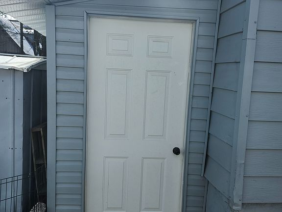 3rd image of 307 Erie St