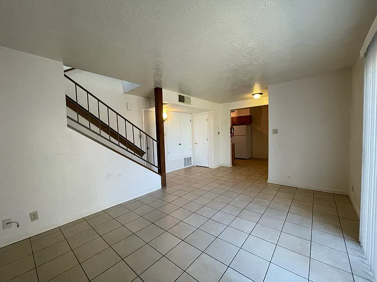 3617 Wellesley Dr NE #C — Photo 4