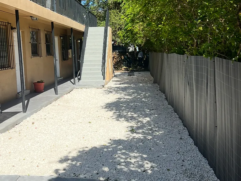975 NW 5th St #8 — Photo 1