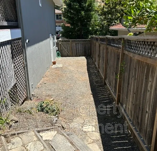 67 Elizabeth Way — Photo 32