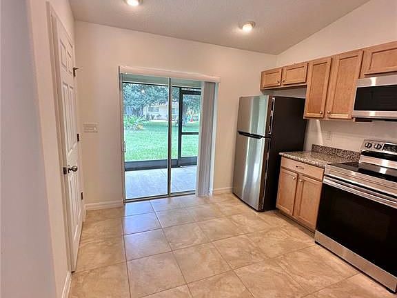5th image of 11 Buttonwell Ln #A