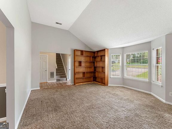 4th image of 267 Silverleaf Ln