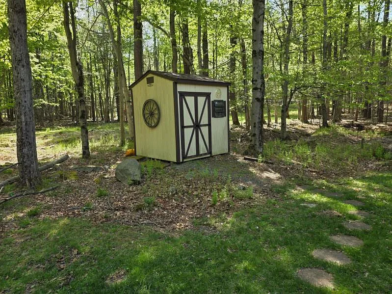 3 bed, 1041 sqft, $2,200 — Photo 2
