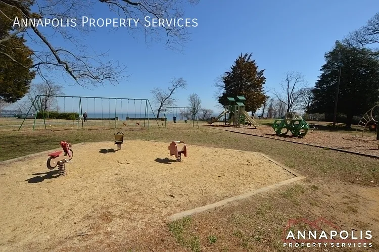 1066 Broadview Dr — Photo 34