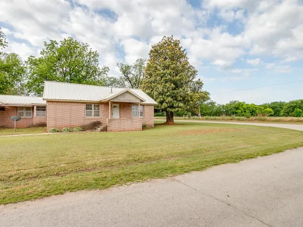 915 1st St, Maysville, OK 73057