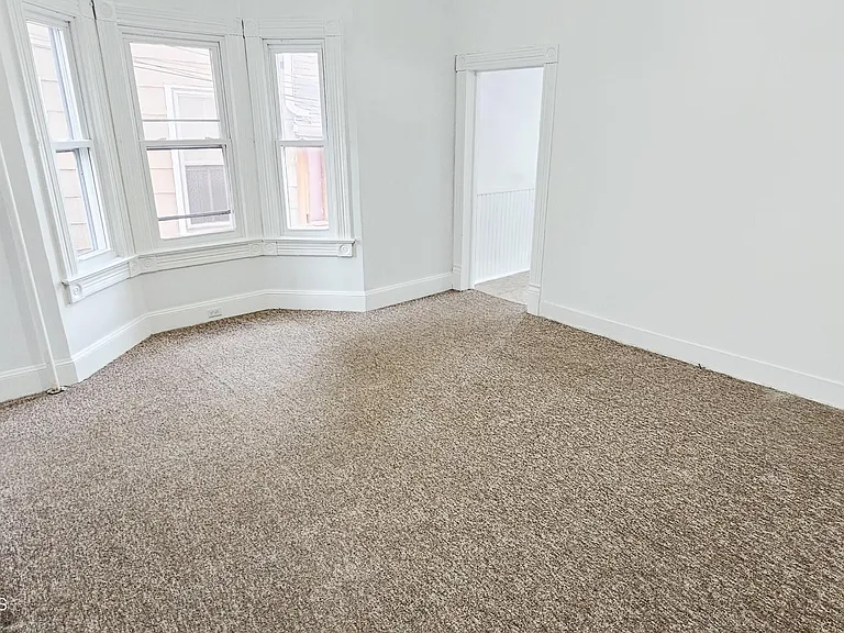128 S Rebecca Ave — Photo 5