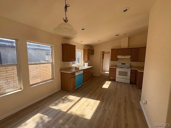 4th image of 3018 E Carver Avenue