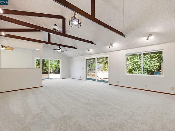 2nd image of 907 Lyon Ct