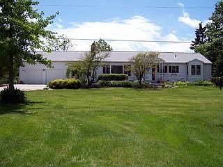2nd image of 2118 Lewis Center Rd