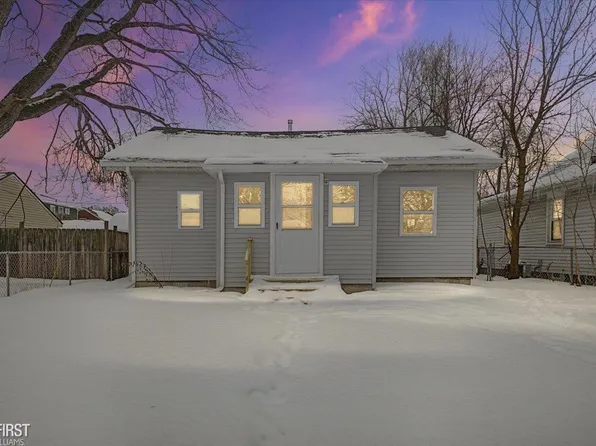 586 E Hayes Ave, Hazel Park, MI 48030