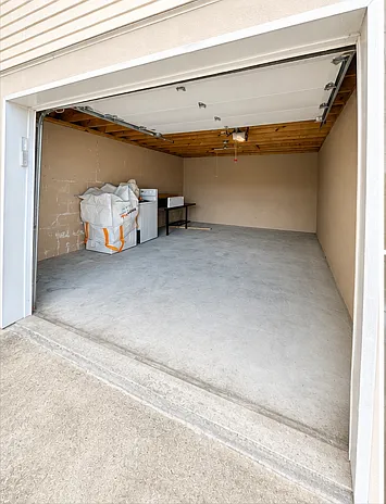 131 Roslyn Rd #1 — Photo 3