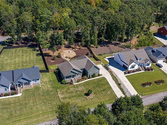 2nd image of 208 Puckett Mill Dr